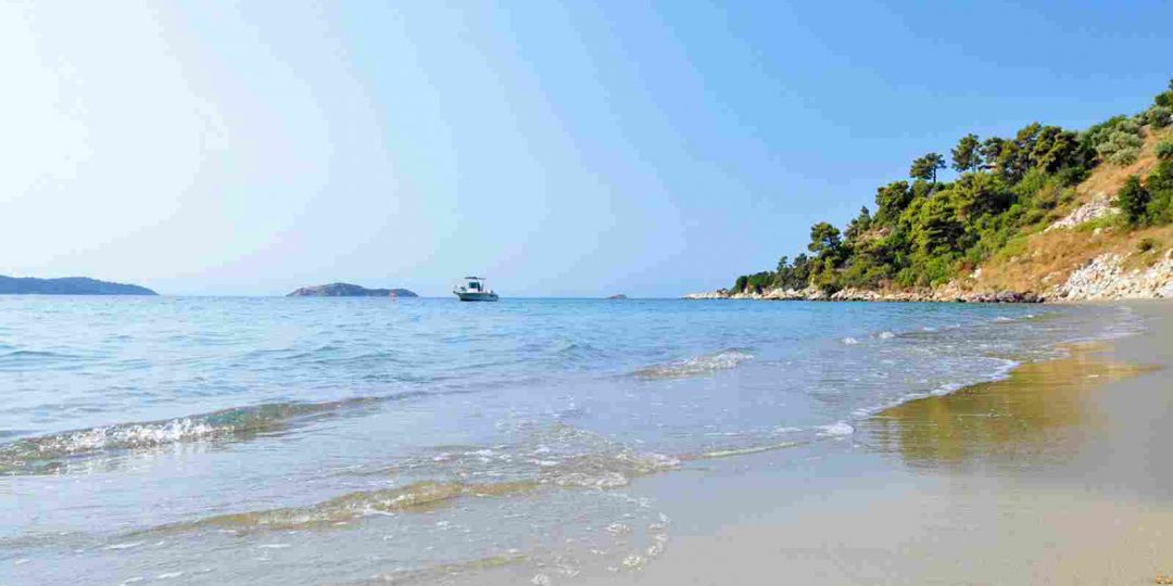 https://www.kohchangsalakphet.com/wp-content/uploads/2016/03/summer-beach-01-1080x540.jpg