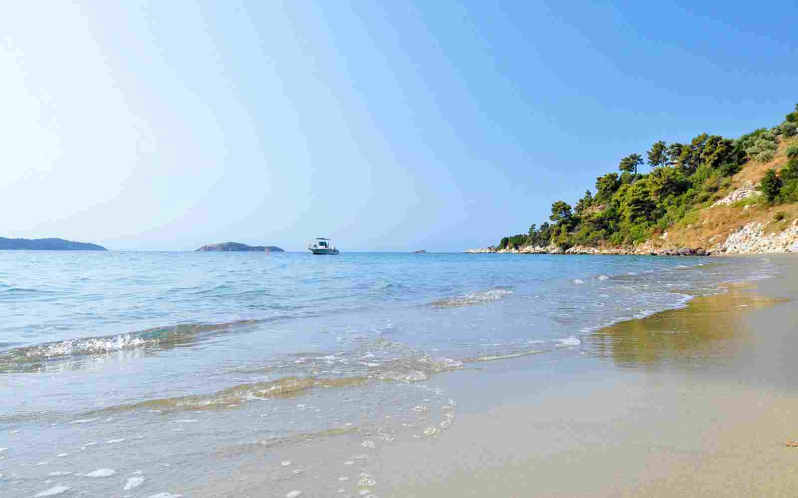 https://www.kohchangsalakphet.com/wp-content/uploads/2016/03/summer-beach-01.jpg